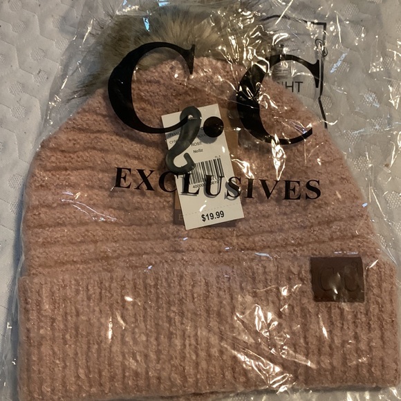 CC pompom hat and matching gloves - Picture 5 of 5